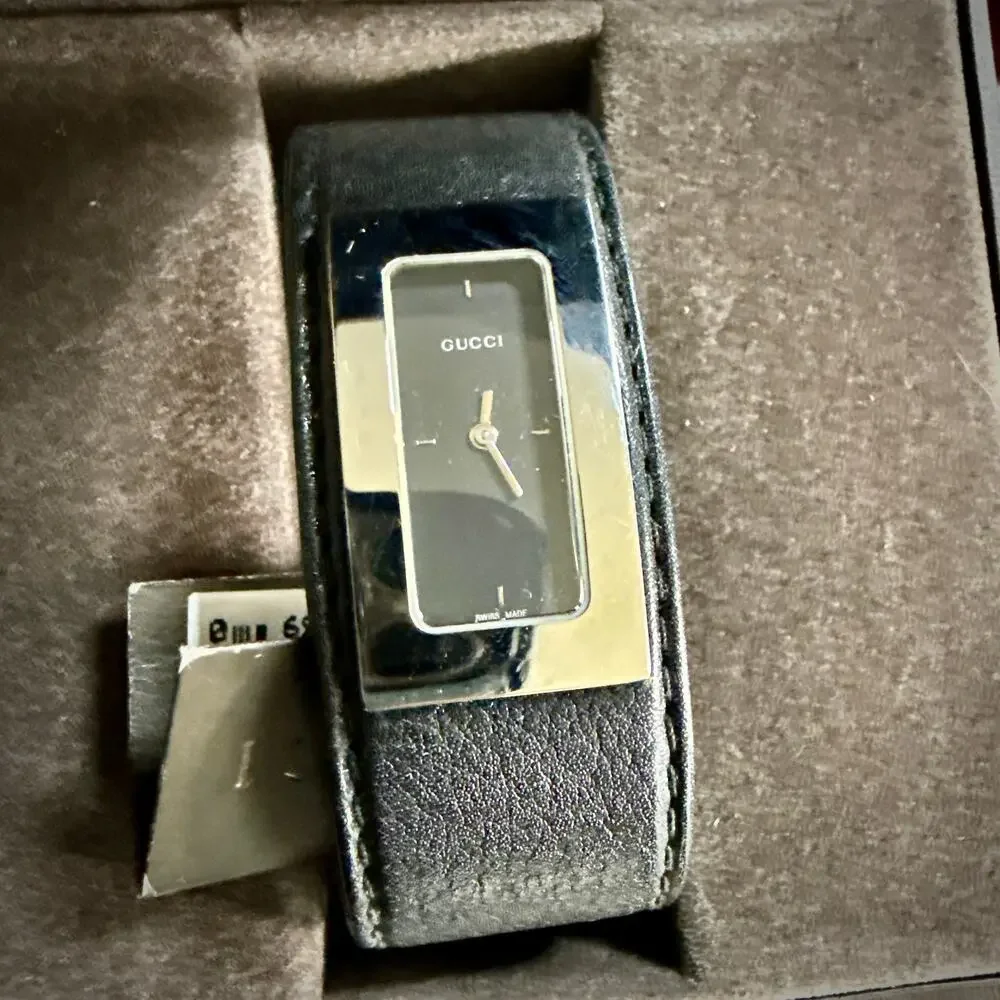 Gucci 7800L Quartz Black Leather Bangle Watch Box Tags Small 6